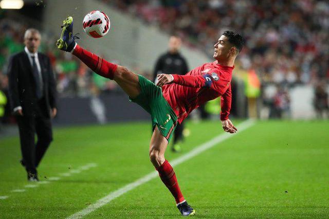 爱游戏入口-包含从C罗连续十二场比赛得分超过官方发布新规到广州队伤情更新备战NBA常规赛，关键时刻里尔手感冰凉的词条